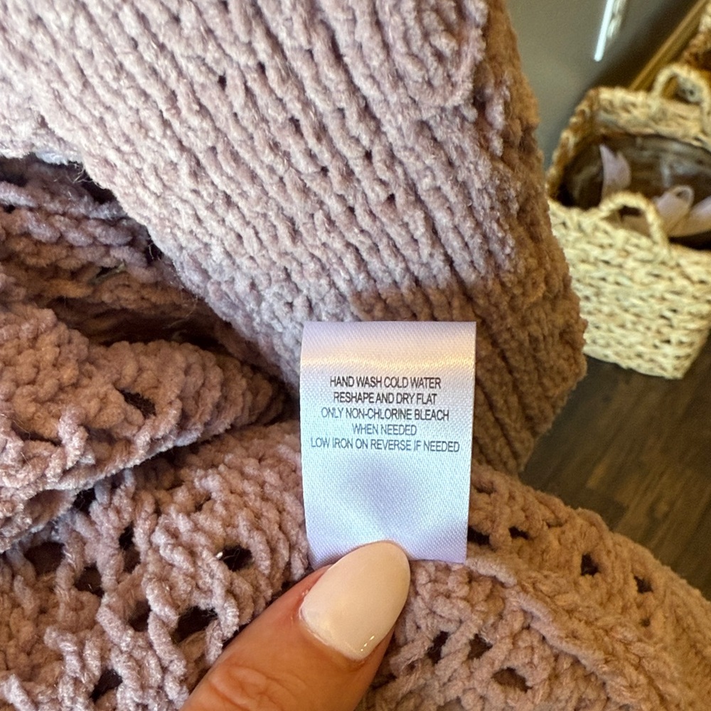 Elegant Lavender Women's Open-Knit Cardigan small - Picture 7 of 7